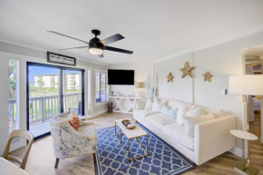 Triton Balcony w Pool View Chic Design
